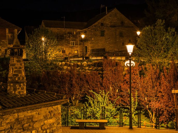 NOTICIA10. Castiello De Jaca ATP Iluminacion Alumbrado LED 2200 K Montana Inmune Sobretensiones 688x516