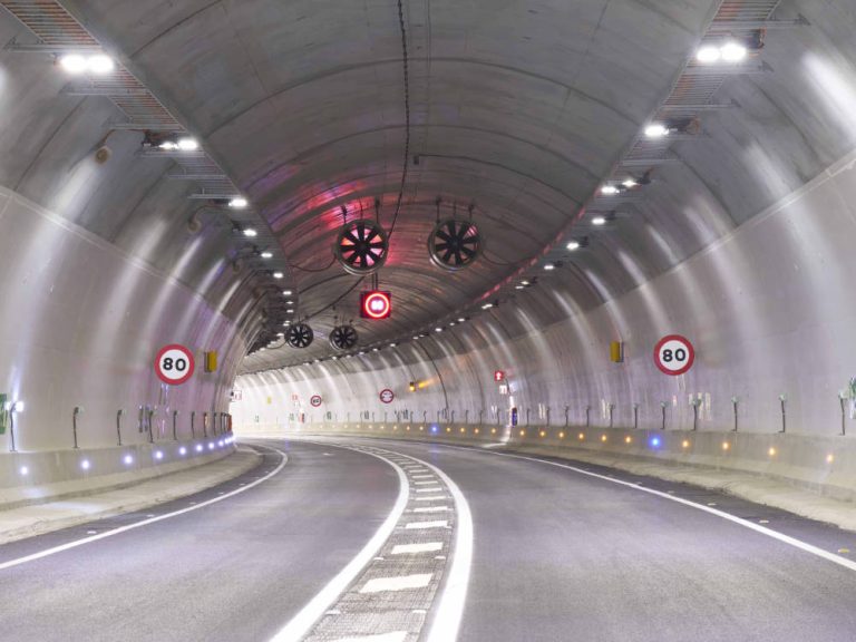 El nuevo túnel de Anglès en Girona se ilumina con la tecnología T-Xtreme de Carandini