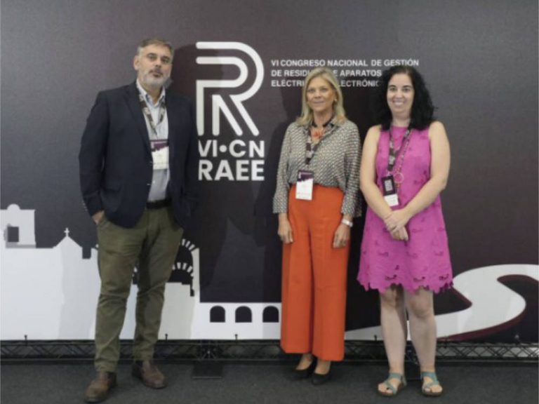 Fundación Ecolum ofrece ayuda en la gestión de residuos tras la DANA en Valencia